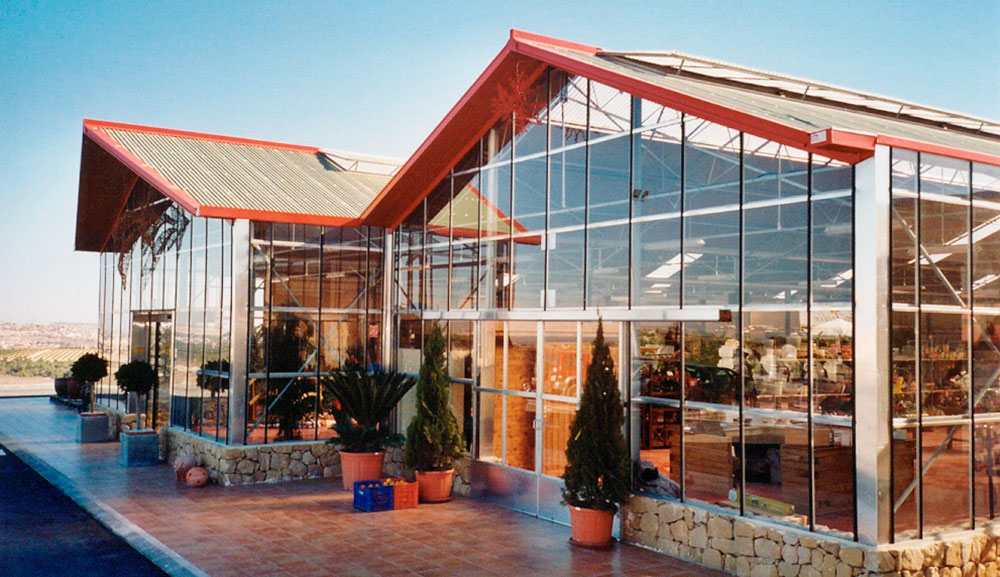 Exterior view of garden center with PW wide-span greenhouse model